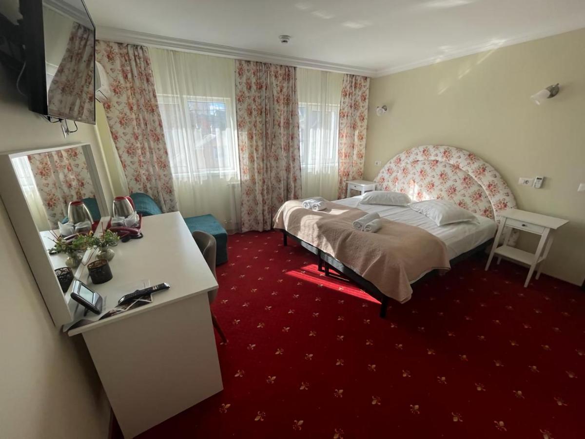 Casa Bucovineana Hotel Suceava Exterior photo