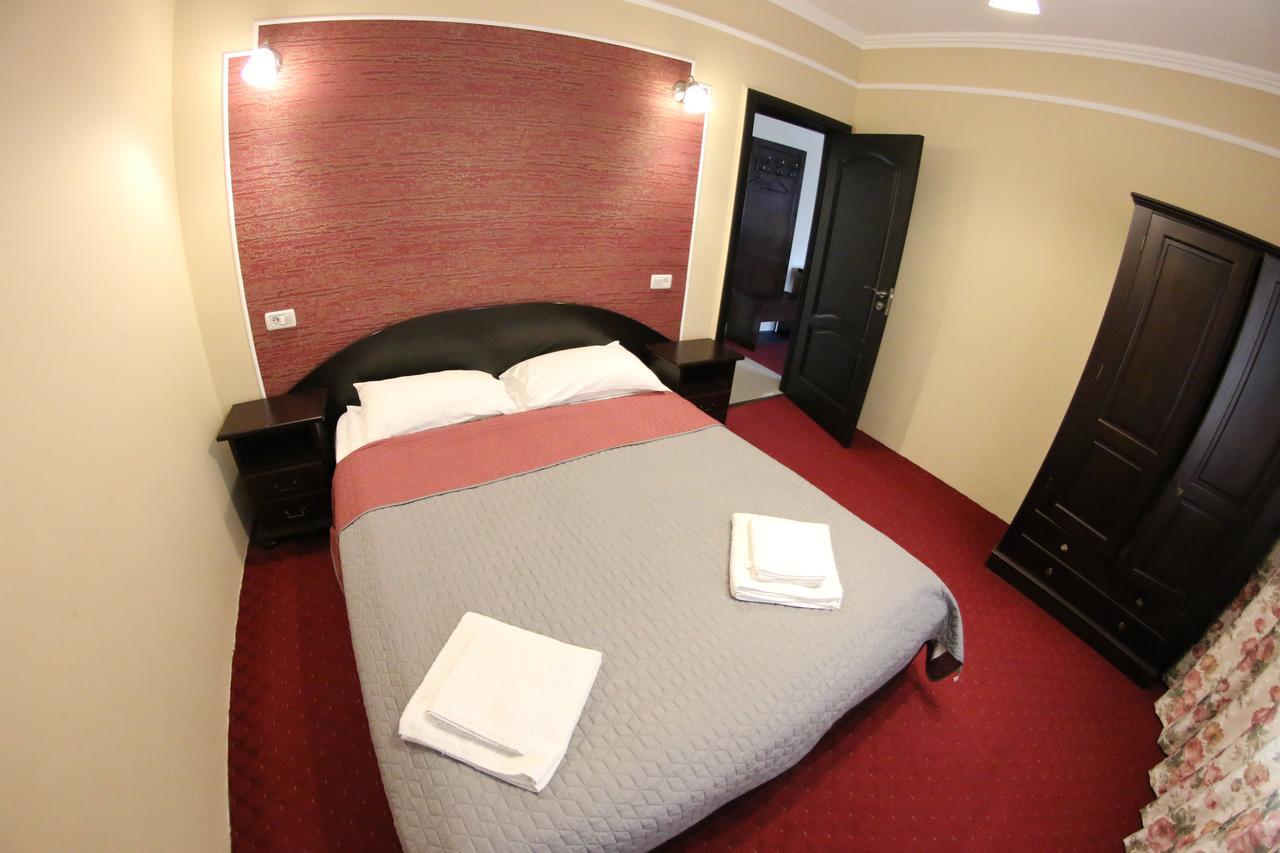 Casa Bucovineana Hotel Suceava Exterior photo