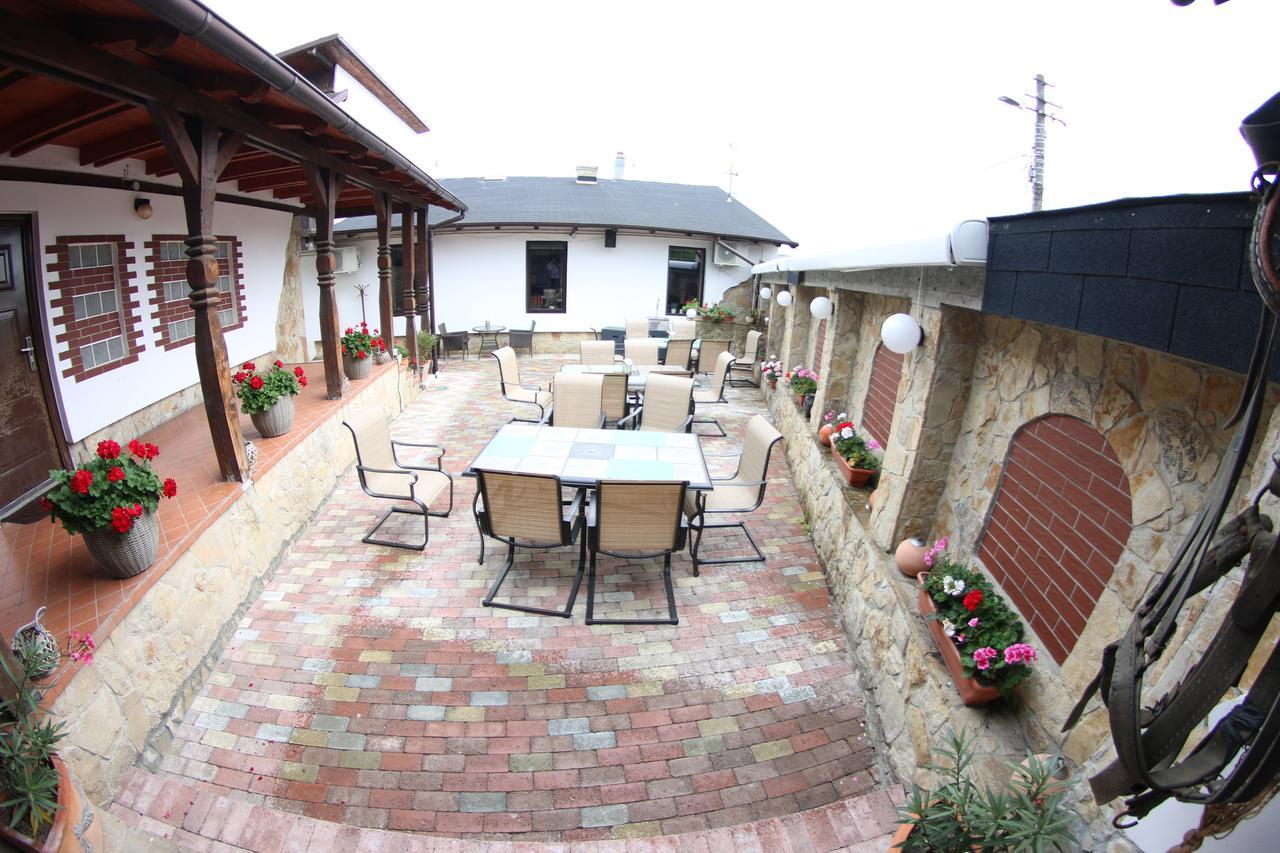 Casa Bucovineana Hotel Suceava Exterior photo