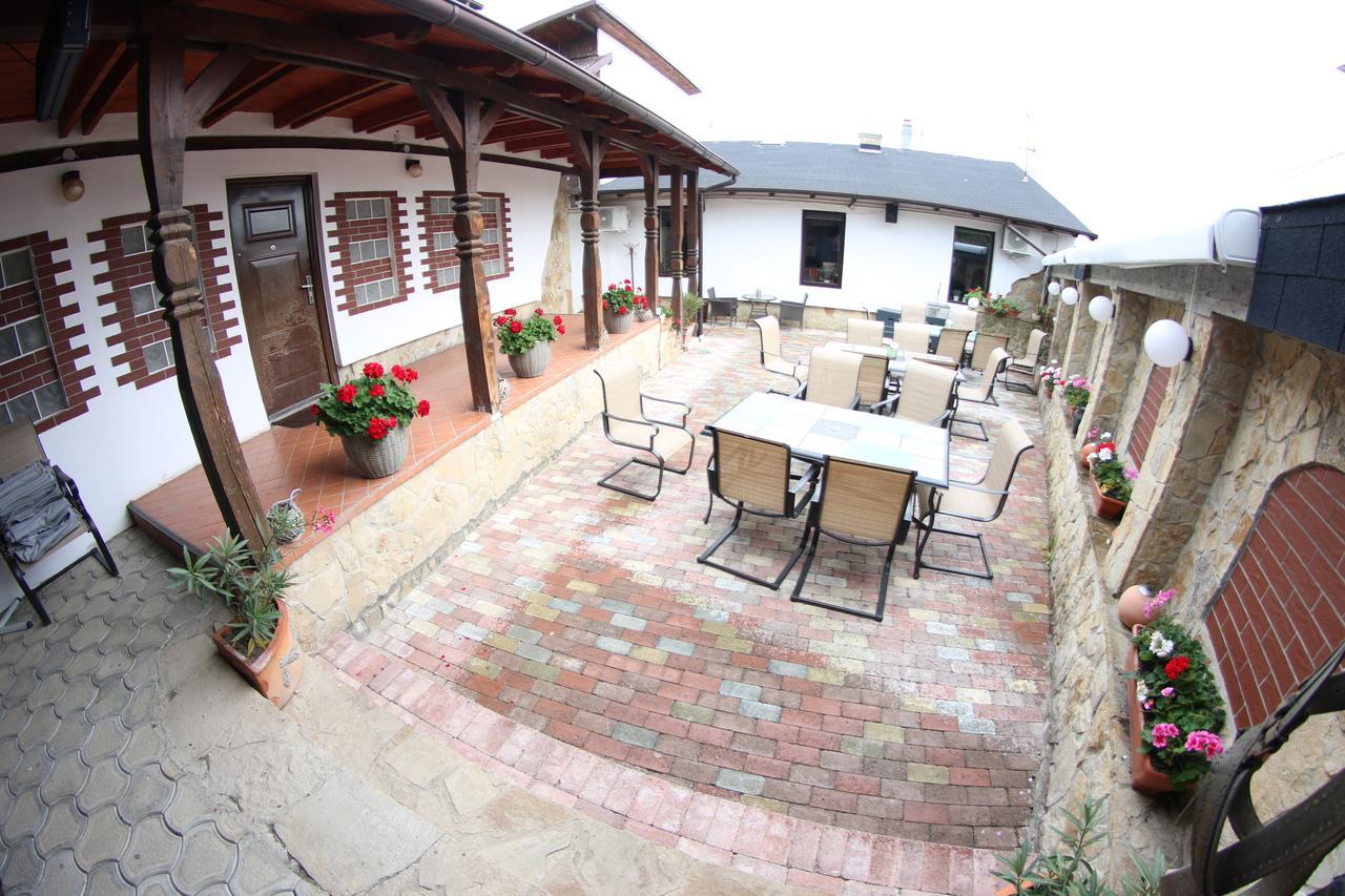 Casa Bucovineana Hotel Suceava Exterior photo